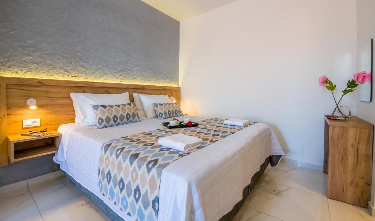 Linda Platanias * Platanias (Crete)